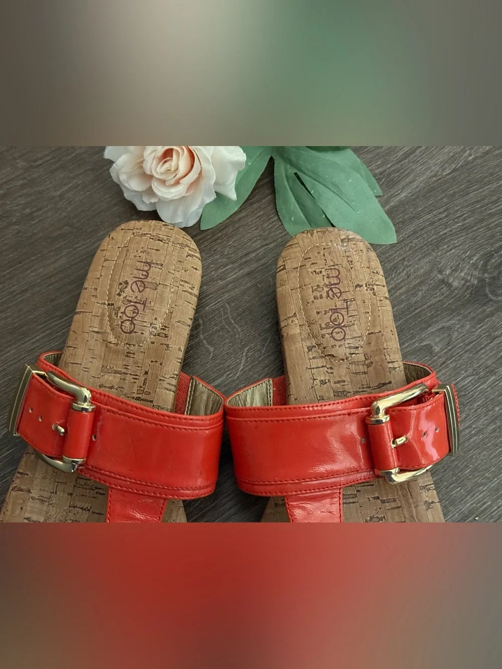 Me Too Orange Thong Sandals Women’s 9.5 Gold Buckle Cork Footbed